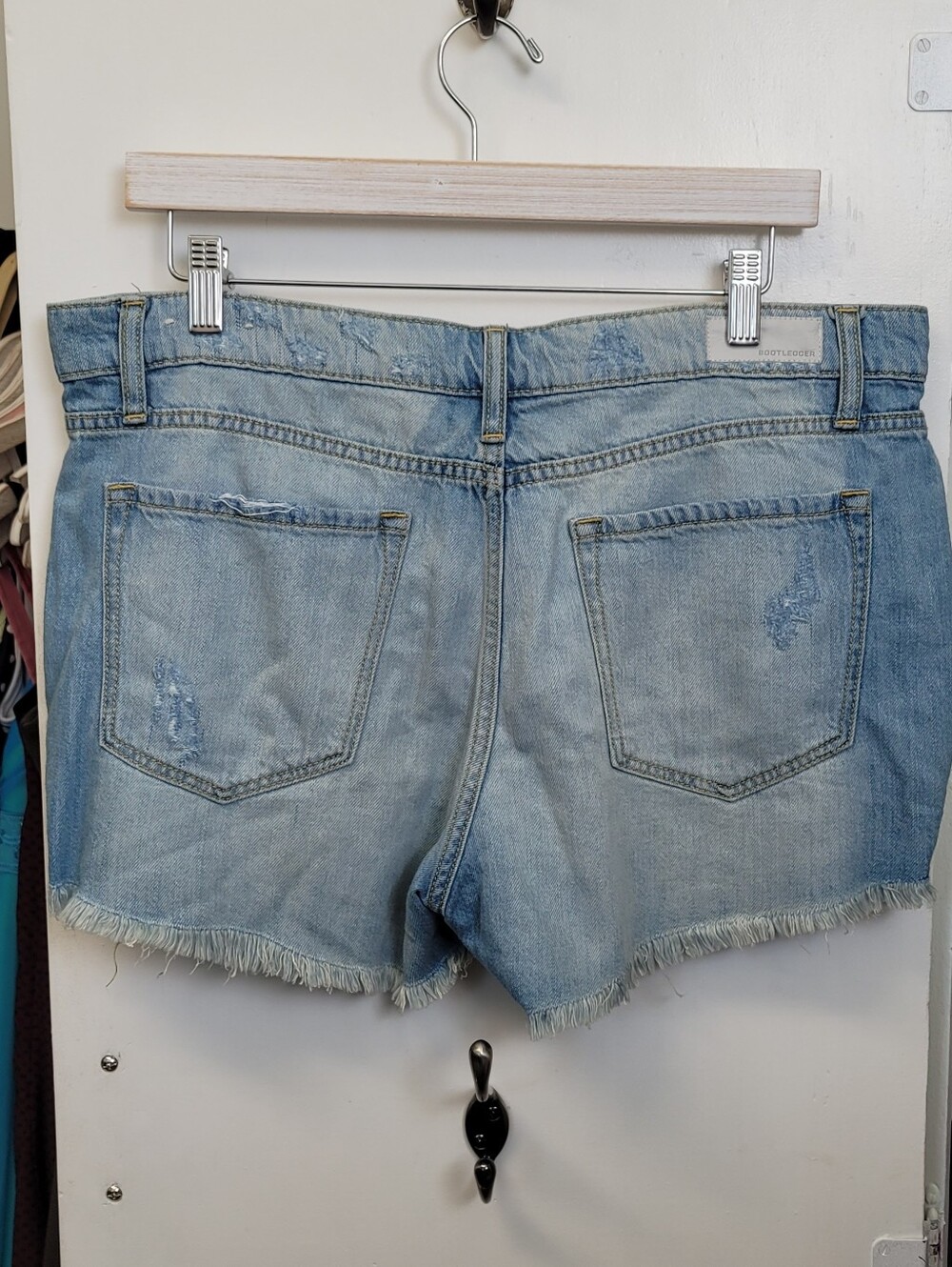 Bootlegger Slouchy Shortie - Picture 2 of 2